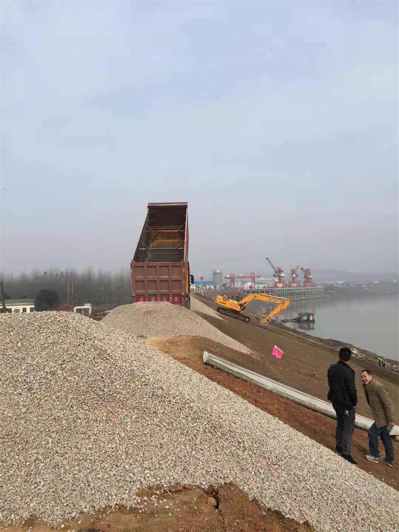 湖南小山建设有限公司,承接水利水电工程,承接河湖疏浚工程,机械设备租赁,建材销售,小山建设