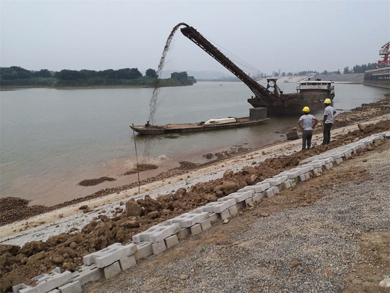 湖南小山建设有限公司,承接水利水电工程,承接河湖疏浚工程,机械设备租赁,建材销售,小山建设